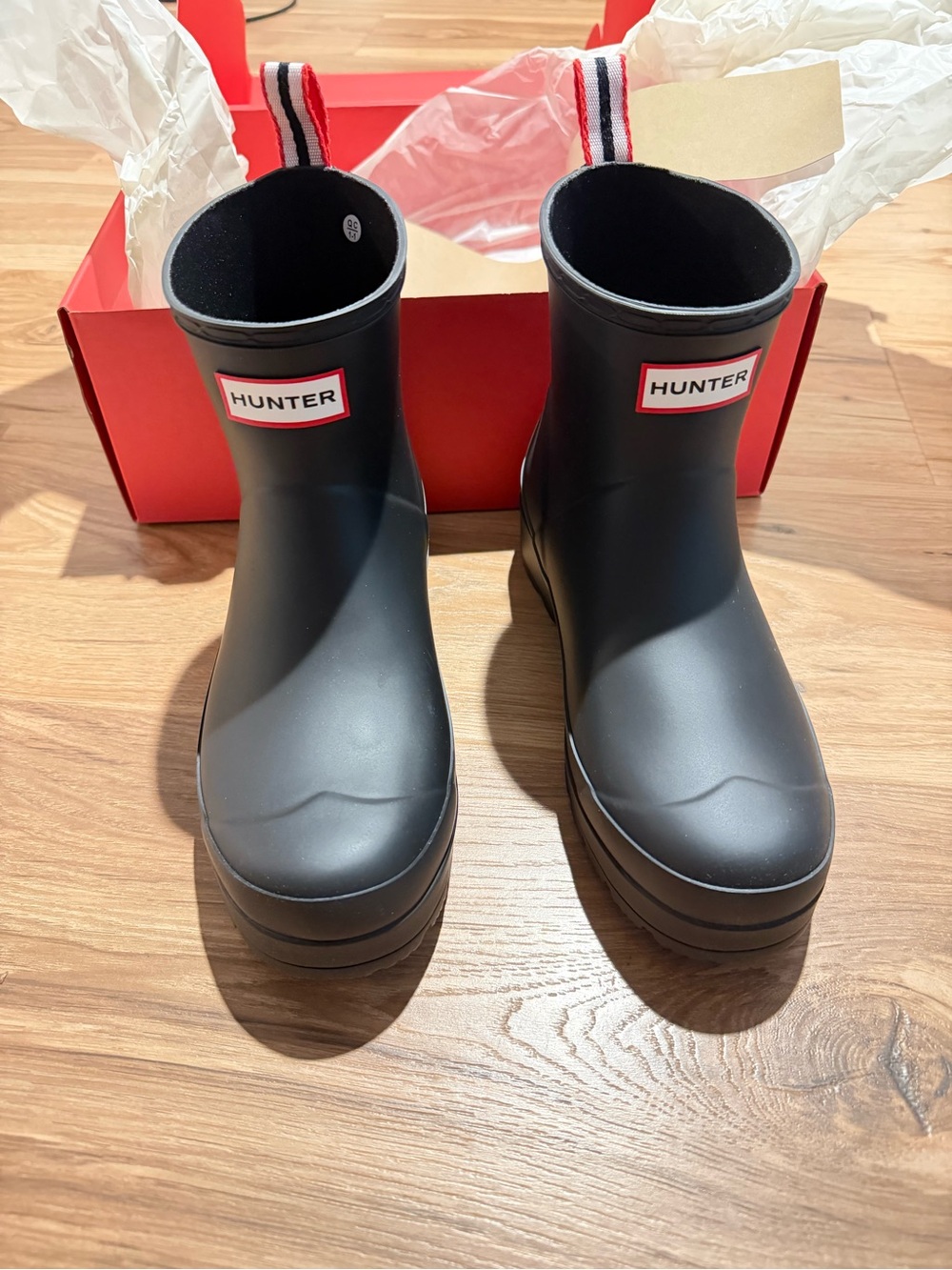 NWT Women's PLAY Short Rain Boots